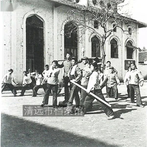 70年代，工农兵的标准服饰