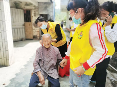 冯丽芳：十年志愿服务路，初心不改甘奉献